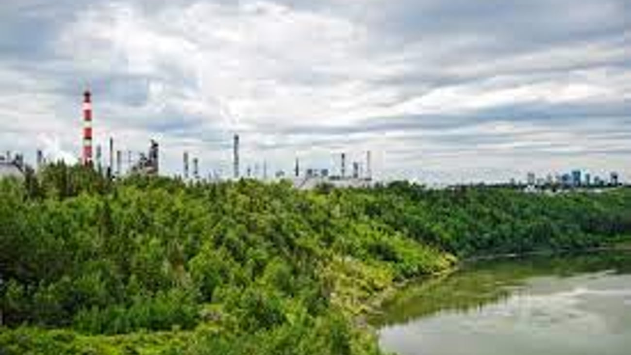 Strathcona Refinery near Edmonton, AB (Photo: Business Wire)