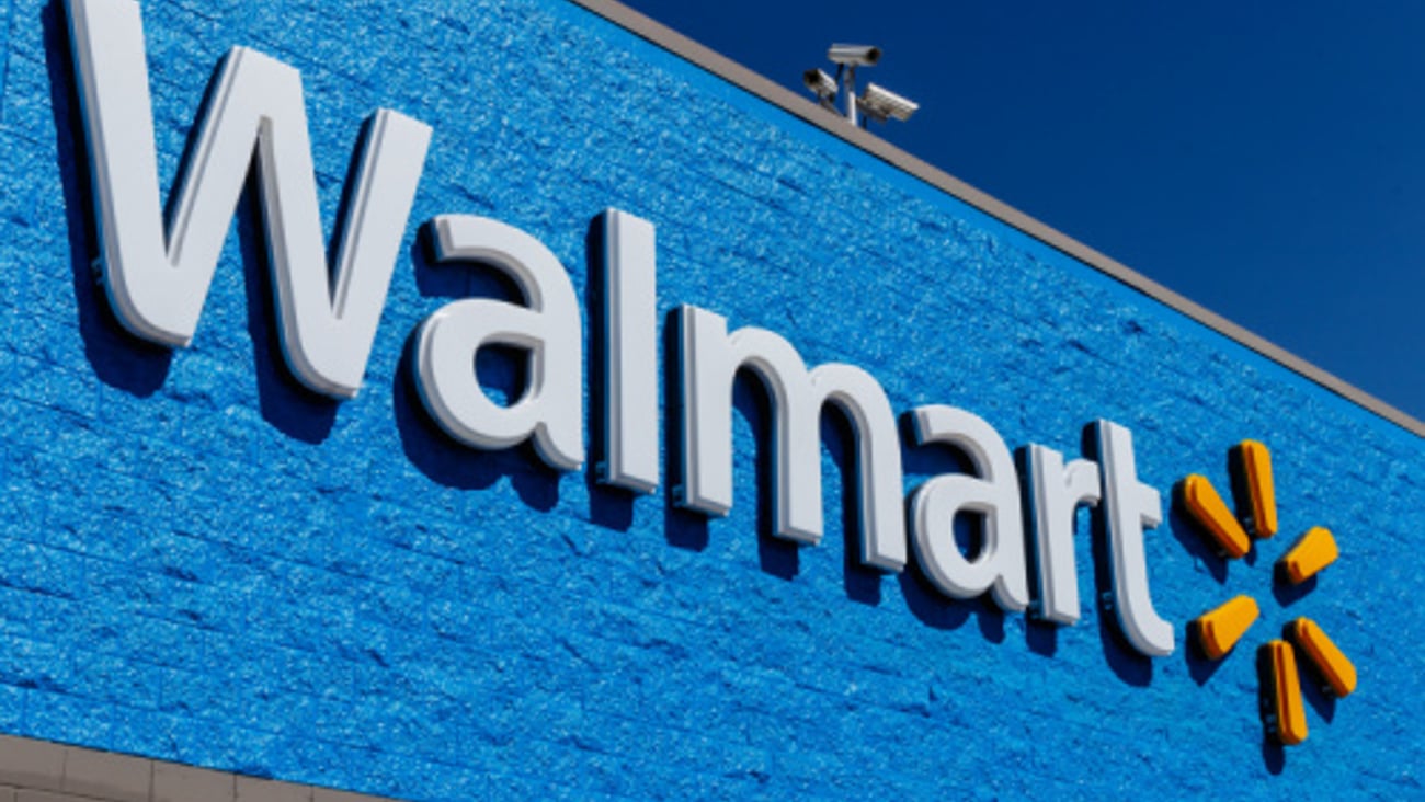 Close up of a Walmart store sign with a blue sky in the background