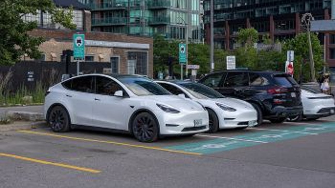 Electric vehicle charging in Liberty Village Teaser