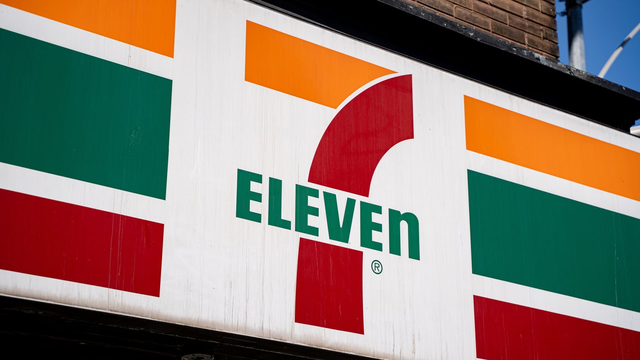 7-Eleven sign