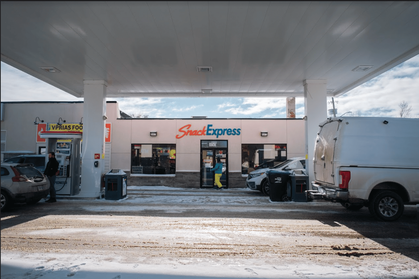 Outdoor image of Pioneer gas station and convenience store