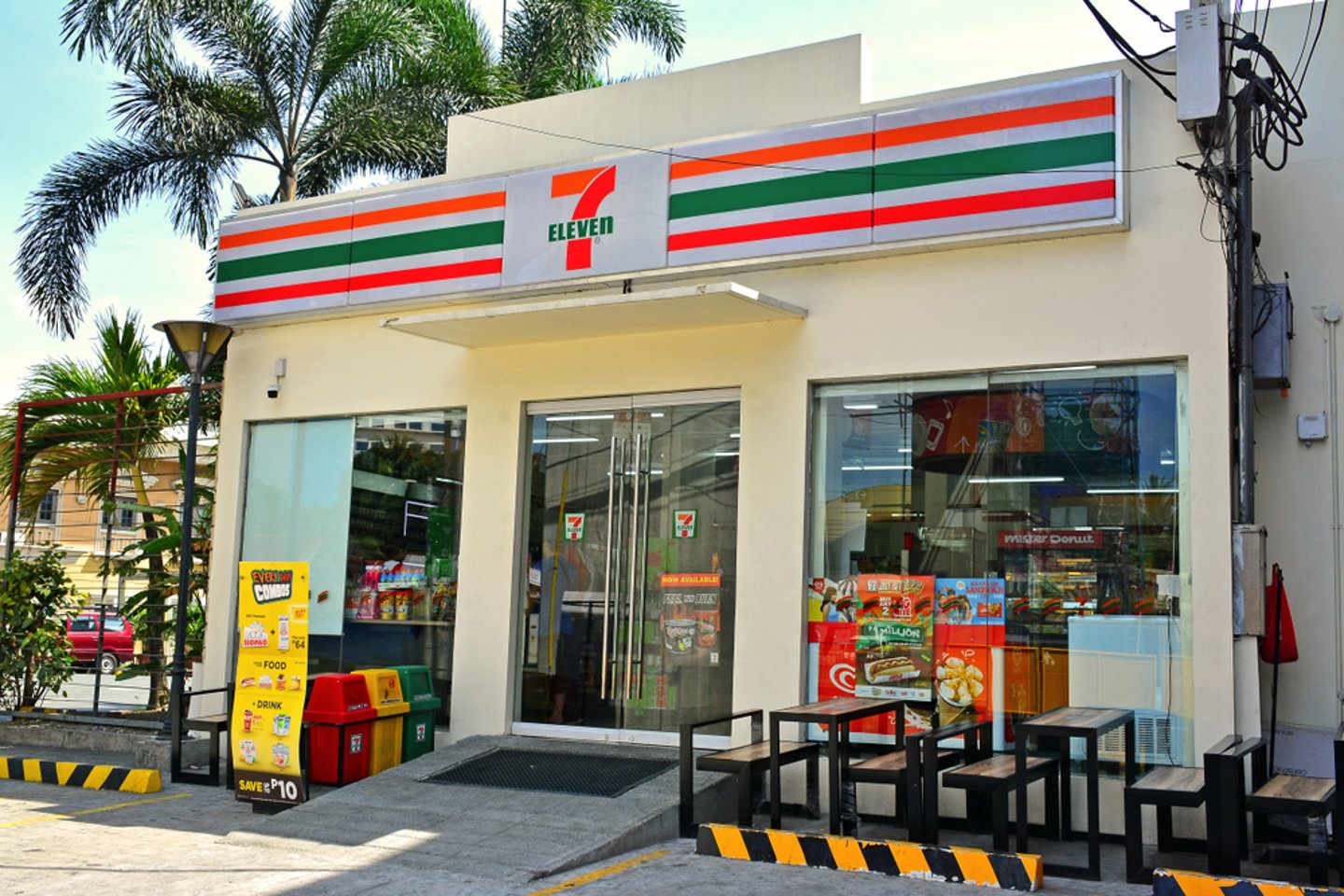 QUEZON CITY, PH - MAR. 30: 7 Eleven signage and facade on March 30, 2018 in Araneta, Quezon City, Philippines. 7 Eleven is an international chain of convenience store with 56,600 stores.