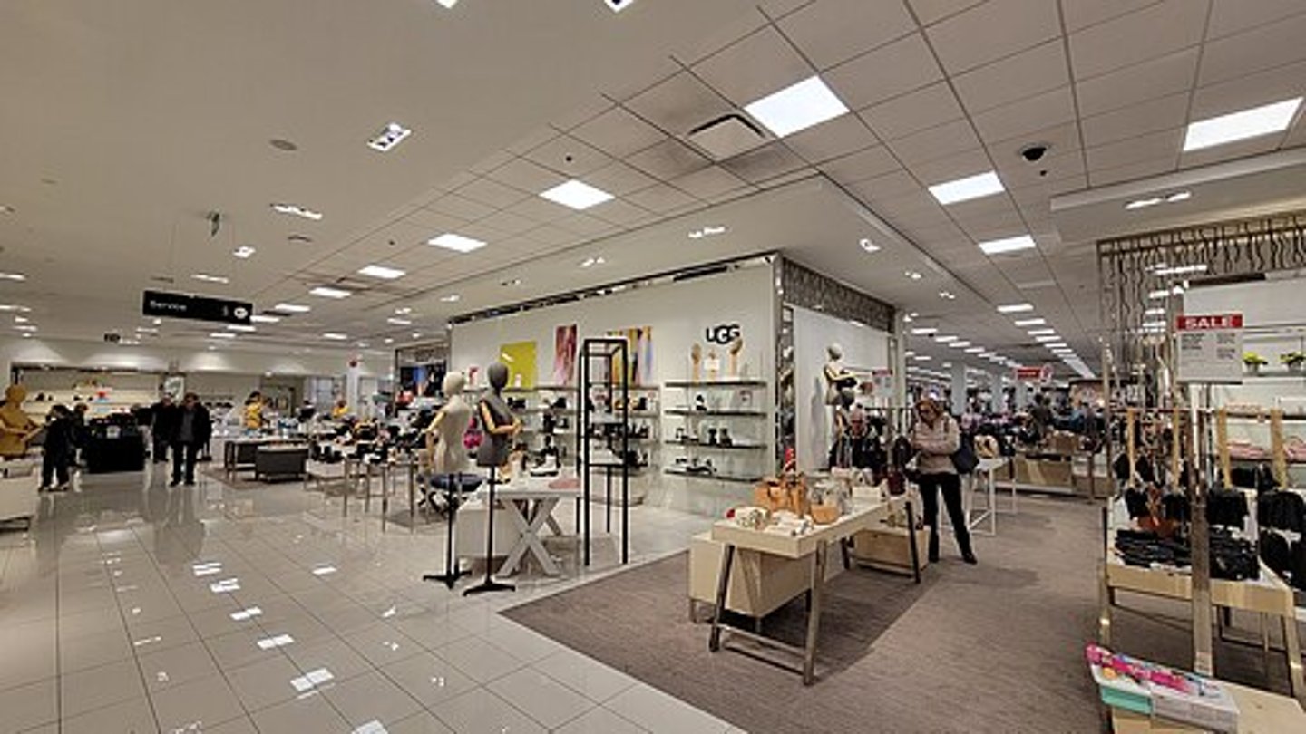 Hudsons Bay store interior Wiki Commons