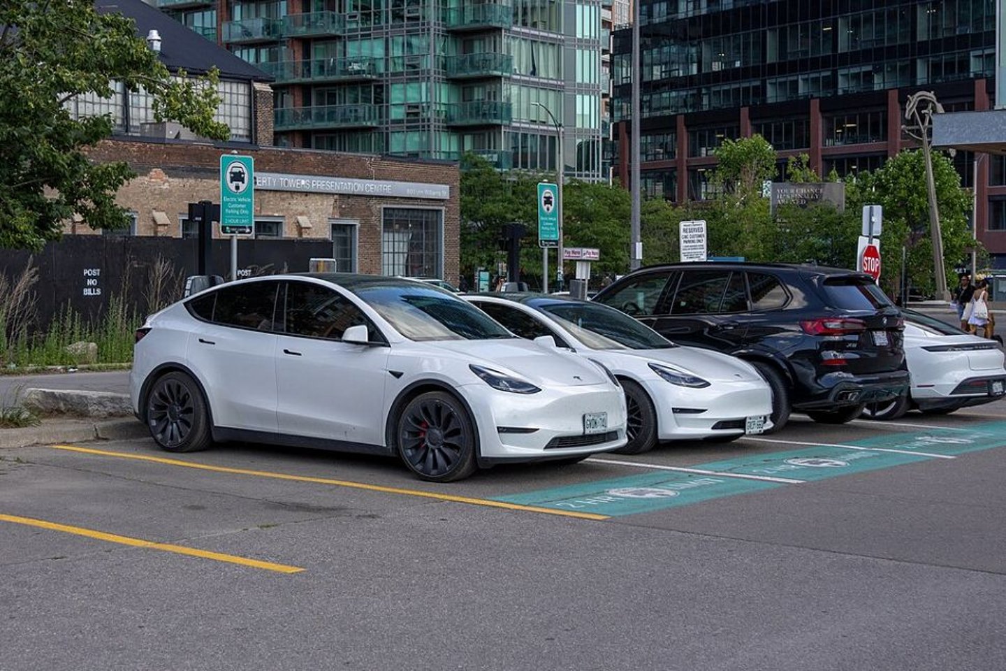 Electric Vehicle Charging in Liberty Village