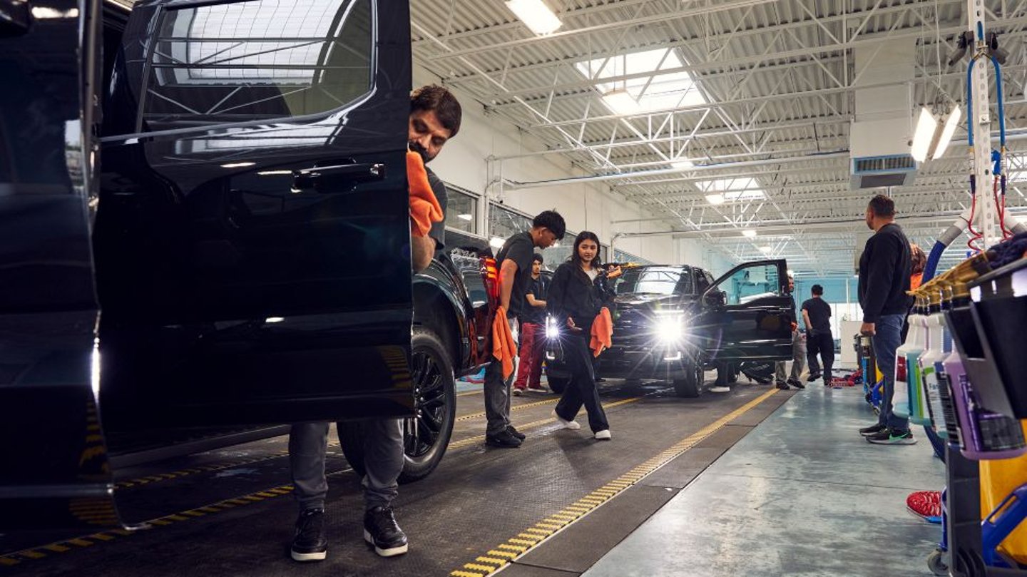 Hollywood Car Wash Detailing Conveyor 