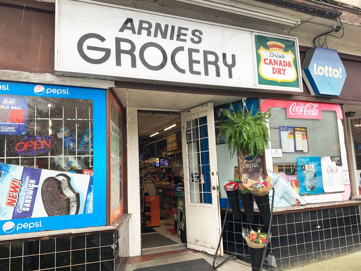 Arnie's Grocery Exterior shot