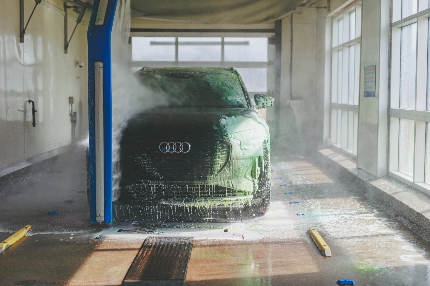 Harnois Énergies car wash interior