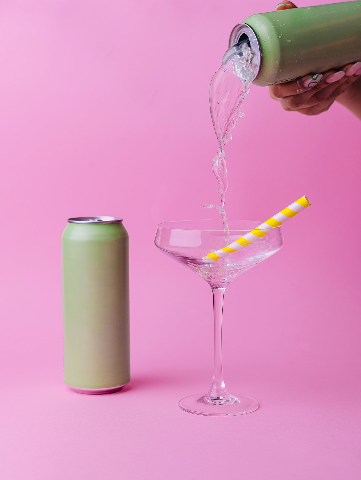 RTD cocktail being poured