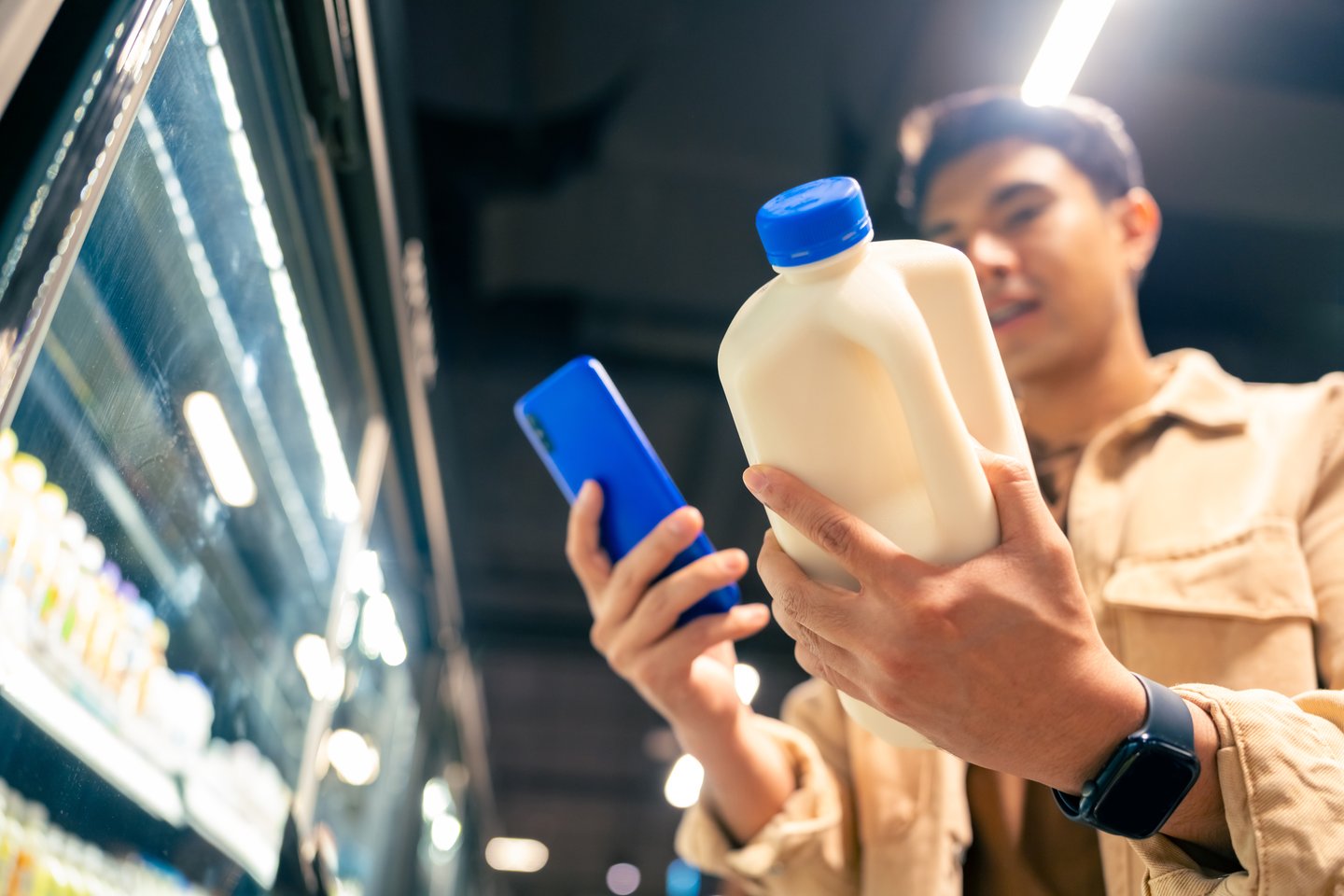 smartphone-scanning shopper