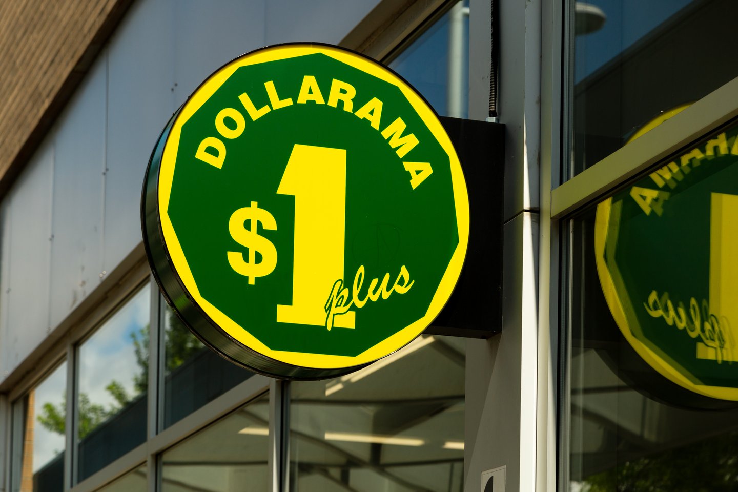 Dollarama sign