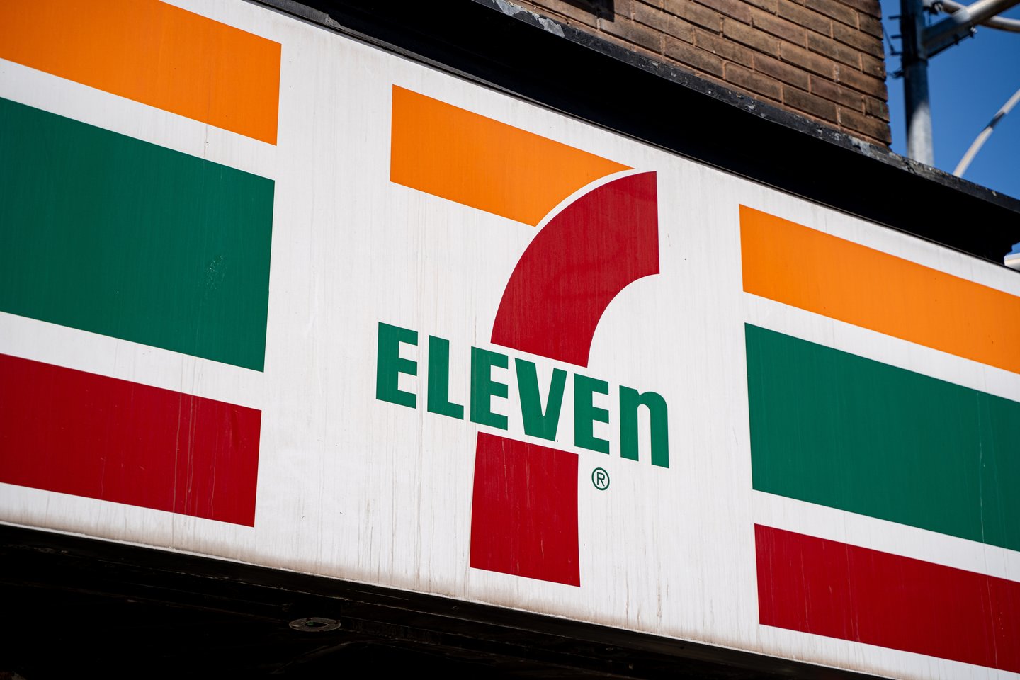7-Eleven sign
