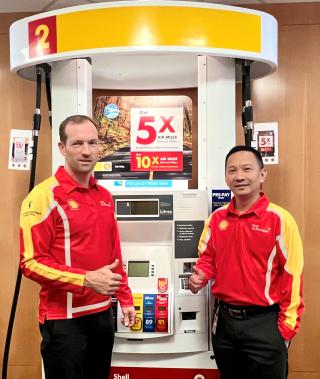 Kent Martin, General Manager, Shell Mobility Canada Vinion Lee, National Operations Manager, Shell Mobility Canada