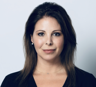 head shot Sara McIntyre