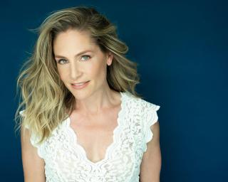 Tara Spencer headshot.