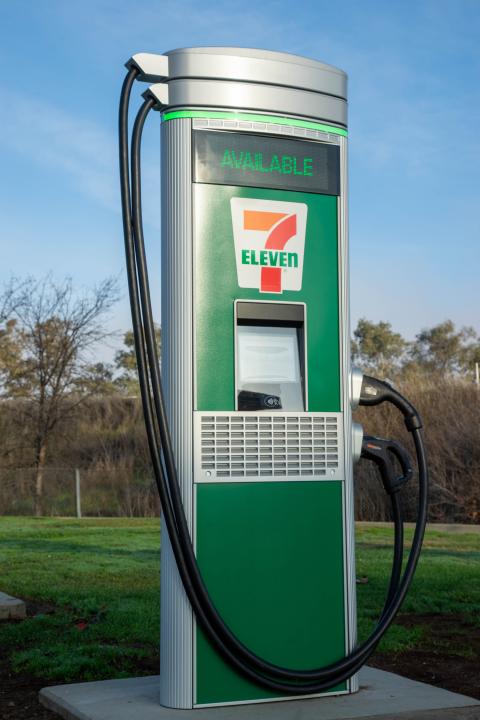 7-Eleven EV charging port